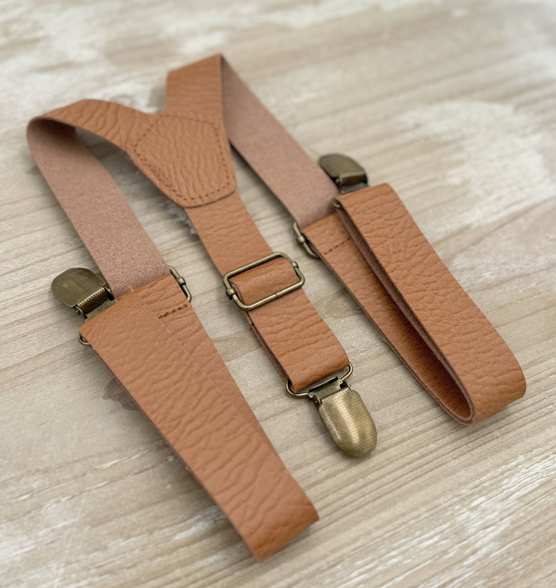 Juniper Bow tie & Suspenders | Light Brown Leather Braces | Emerald Green Bow | Pocket Square | Ring Bearer Outfit | Boho Rustic Wedding